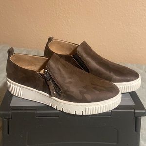 Women’s slip on shoes